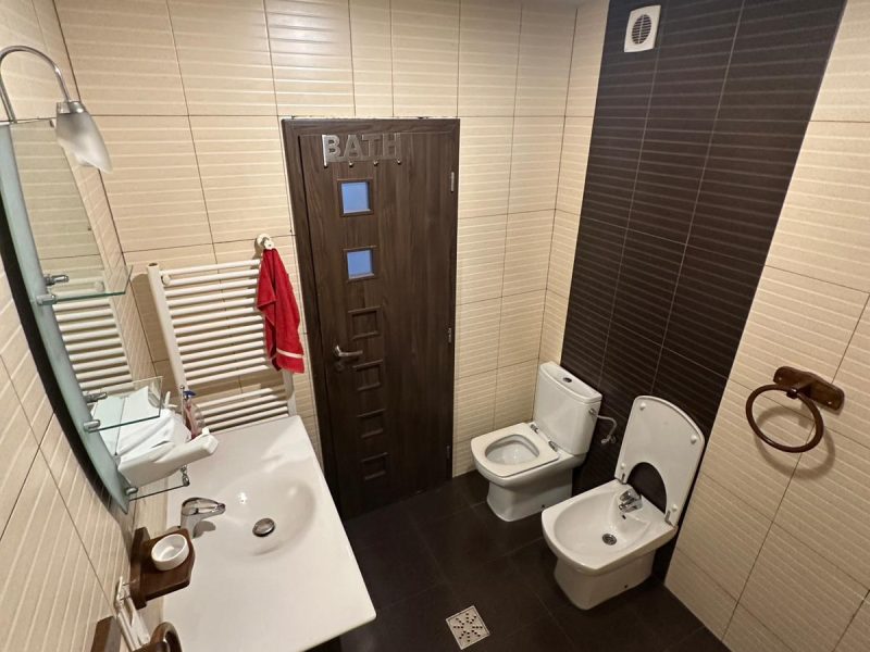 Apartament decomandat, 118mp utili, 4 camere, 3 balcoane, boxa si loc de parcare (vanzare sau schimb)
