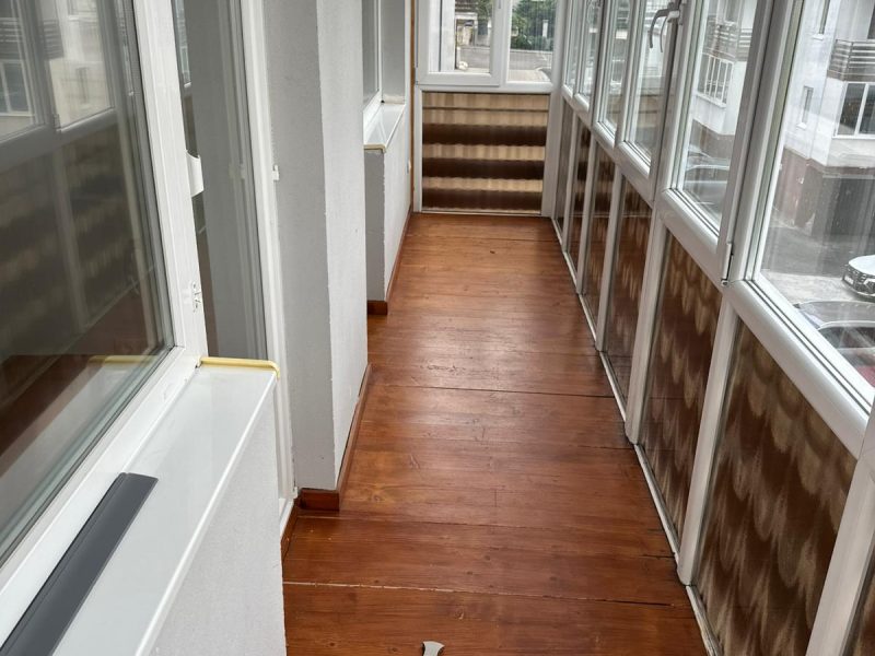 Apartament decomandat, 118mp utili, 4 camere, 3 balcoane, boxa si loc de parcare (vanzare sau schimb)